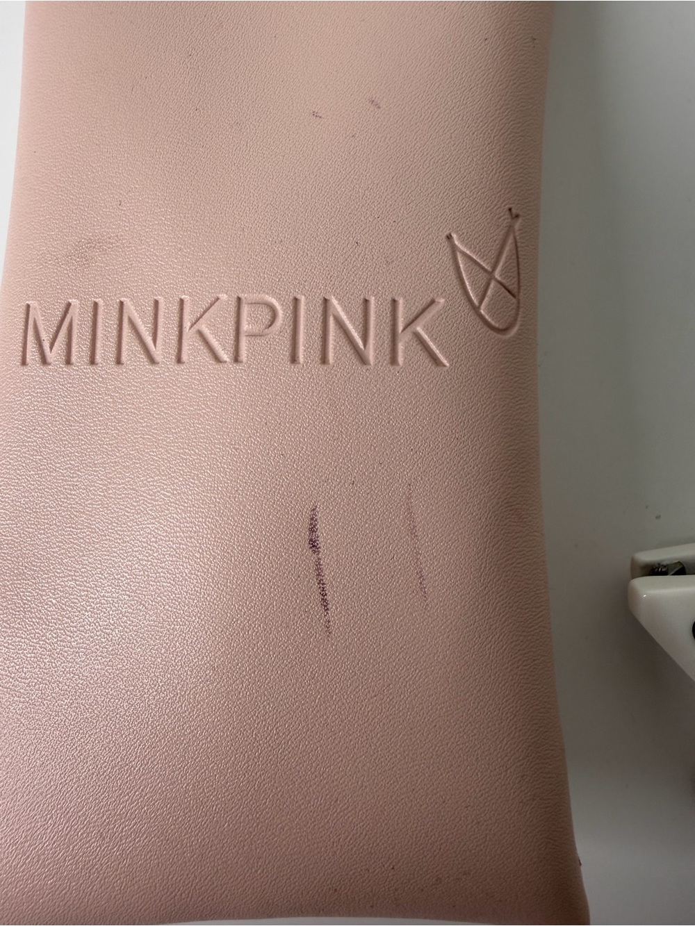 Minkpink White Cat Eye Sunglasses with Pink Pouch - Picture 3 of 10